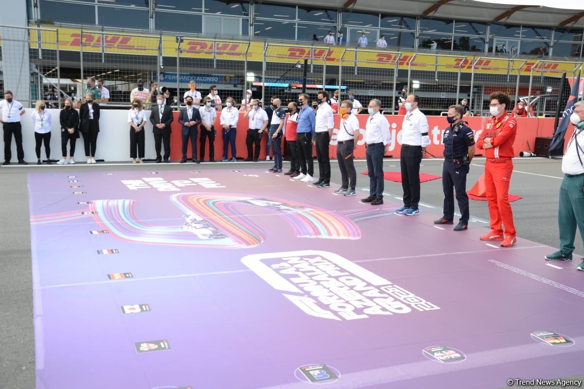 На Гран-при Азербайджана Формулы-1 прошла церемония исполнения государственного гимна (ФОТО/ВИДЕО)