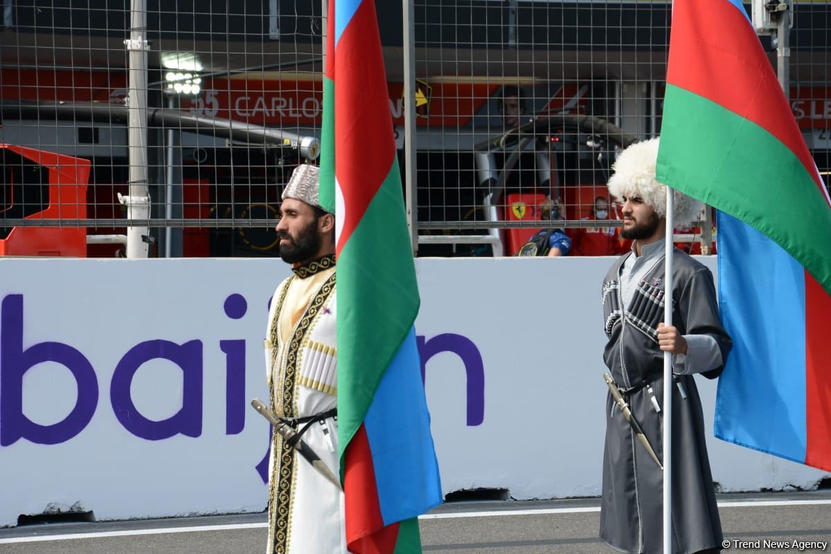 На Гран-при Азербайджана Формулы-1 прошла церемония исполнения государственного гимна (ФОТО/ВИДЕО)