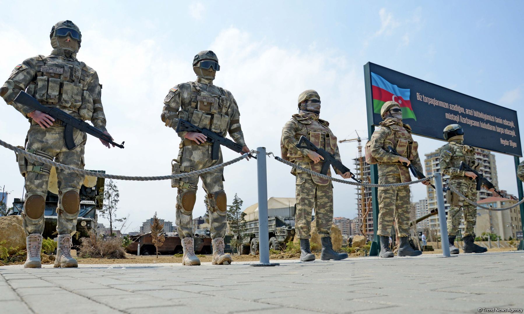 Посетителям Парка военных трофеев в Баку демонстрируется мощь азербайджанской армии (ФОТОРЕПОРТАЖ)