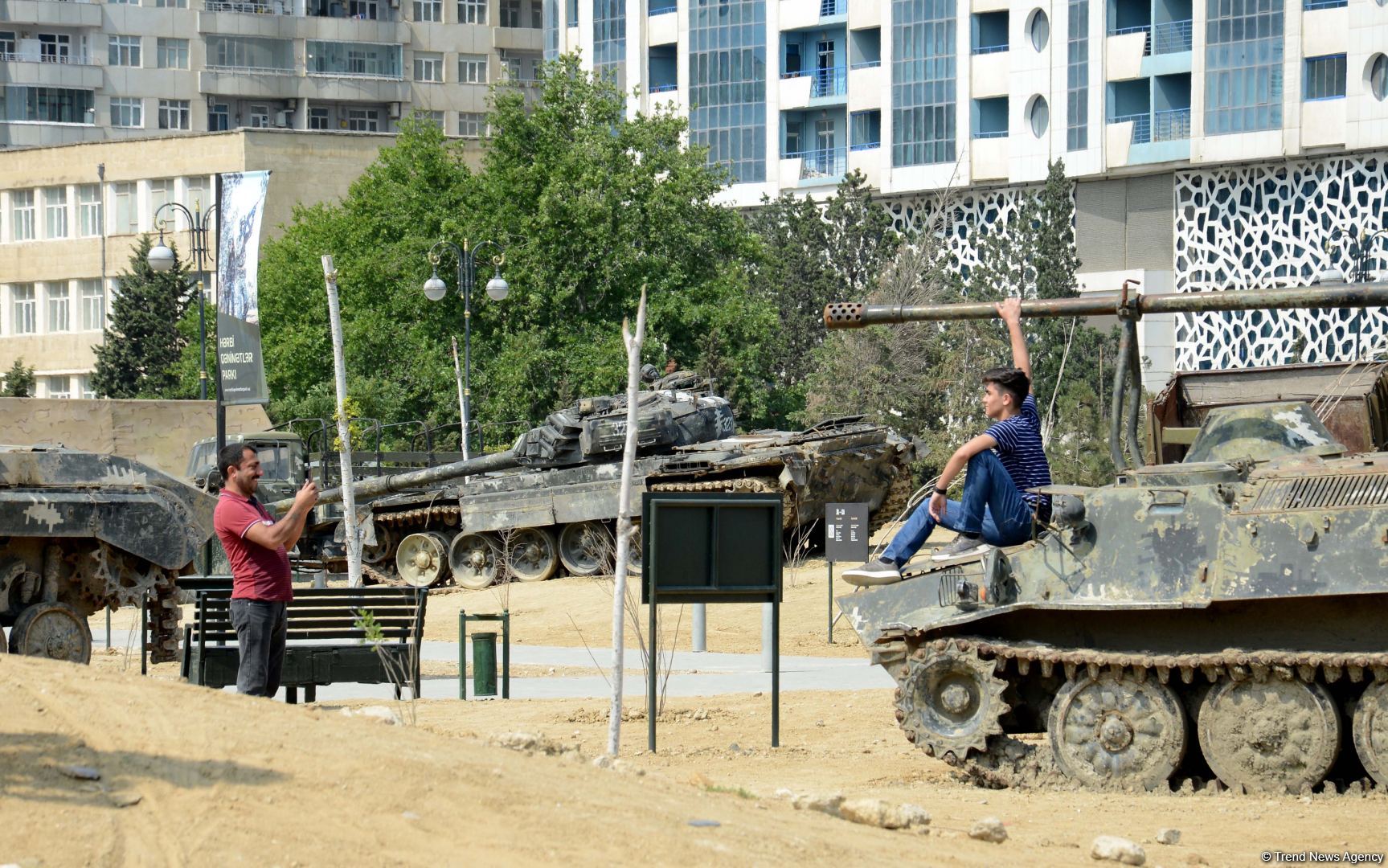 Посетителям Парка военных трофеев в Баку демонстрируется мощь азербайджанской армии (ФОТОРЕПОРТАЖ)