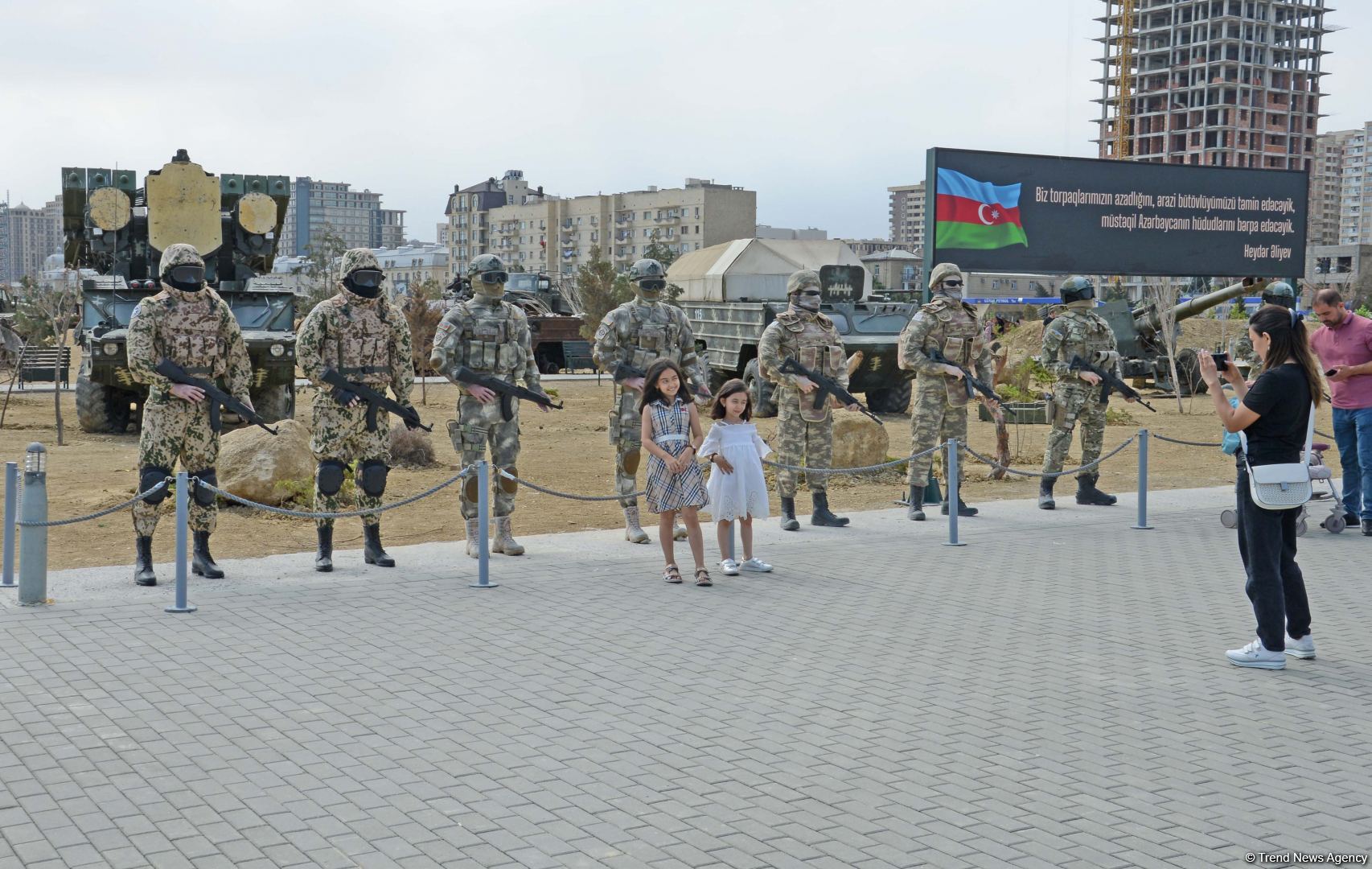Посетителям Парка военных трофеев в Баку демонстрируется мощь азербайджанской армии (ФОТОРЕПОРТАЖ)