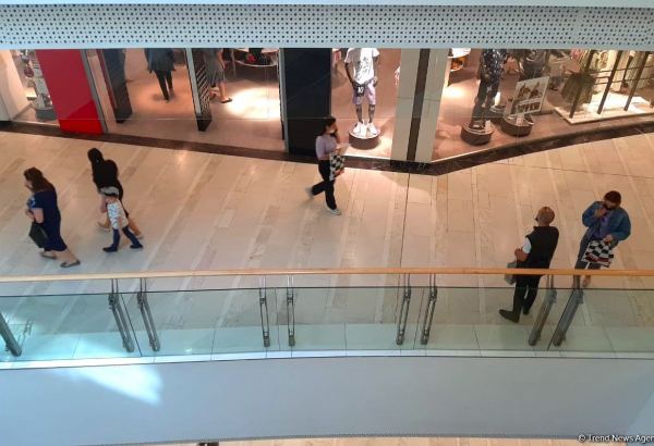 В Азербайджане в крупных торговых центрах и дворцах торжеств отменяется паспорт COVID-19