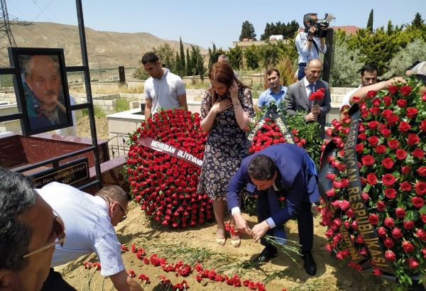 В Баку прошли похороны народного артиста Рамиза Азизбейли (ФОТО)