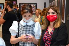 В Баку представлена оригинальная экспозиция устойчивой моды - будущее текстиля (ФОТО)