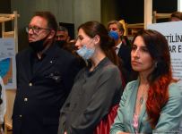 В Баку представлена оригинальная экспозиция устойчивой моды - будущее текстиля (ФОТО)