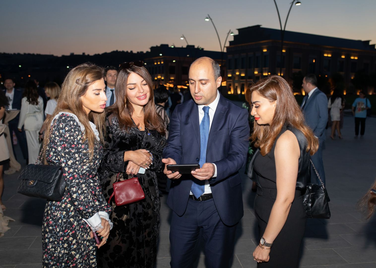 На Бакинском приморском бульваре открылась выставка Reduce, Reuse, Recycle, Respect издательского дома NARGIS (ФОТО/ВИДЕО)