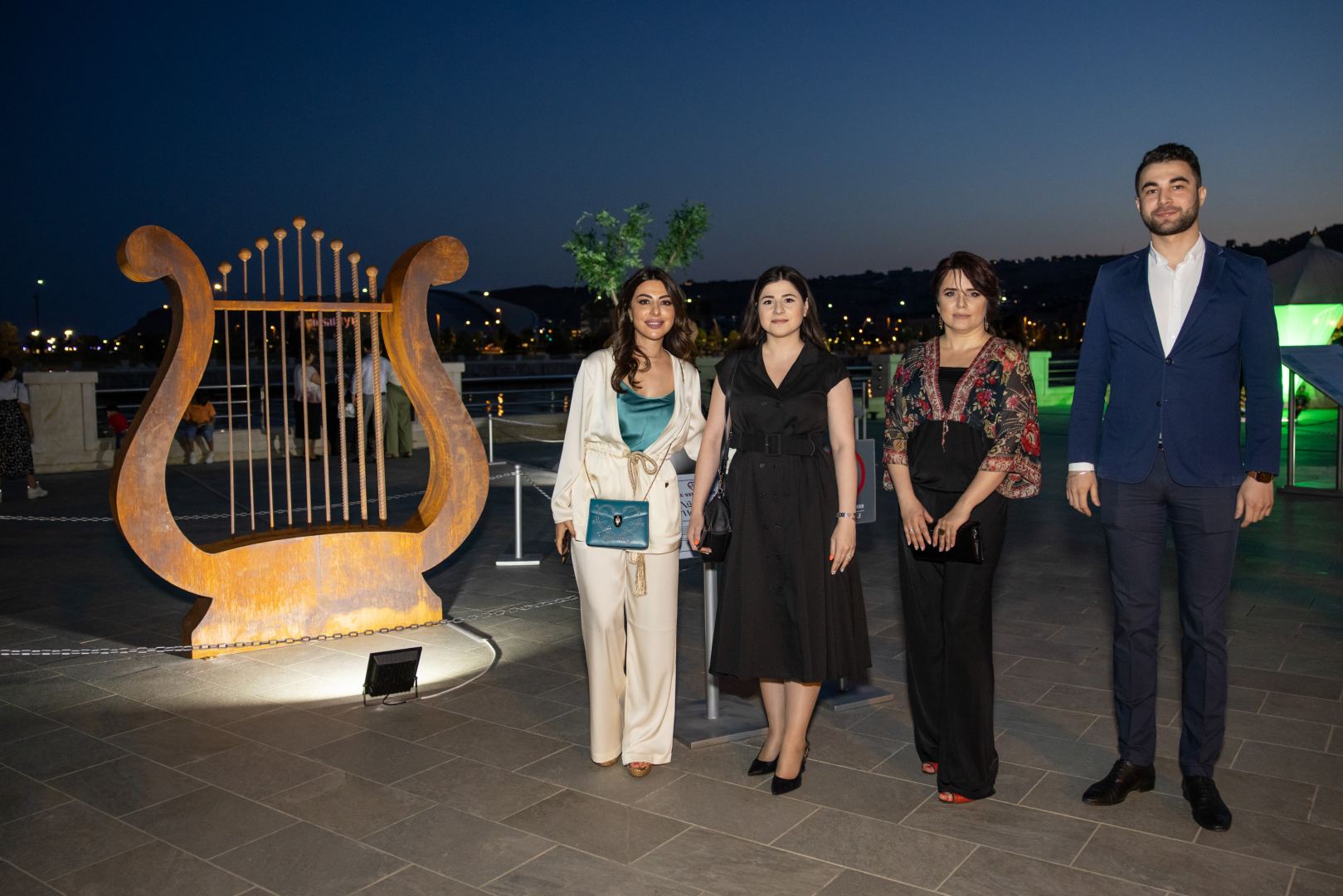 На Бакинском приморском бульваре открылась выставка Reduce, Reuse, Recycle, Respect издательского дома NARGIS (ФОТО/ВИДЕО)