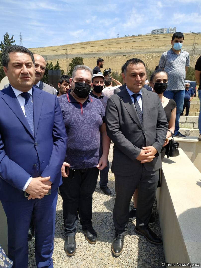 В Баку прошли похороны народного артиста Рамиза Азизбейли (ФОТО)