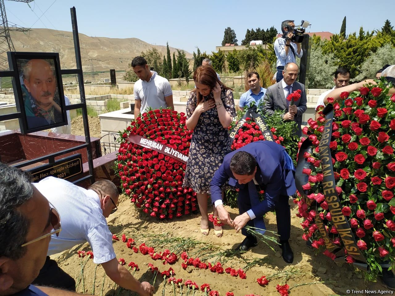 В Баку прошли похороны народного артиста Рамиза Азизбейли (ФОТО)