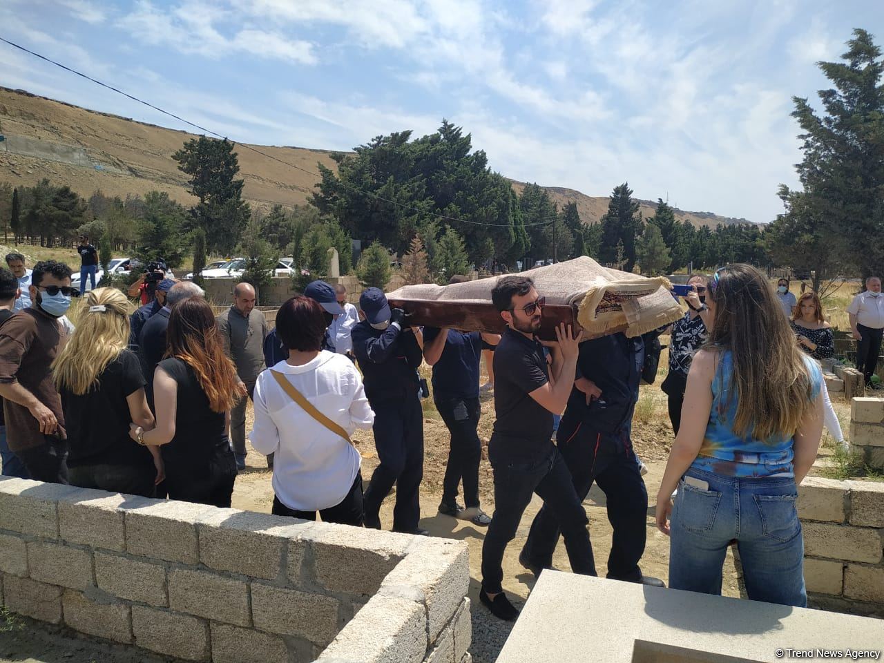 В Баку прошли похороны народного артиста Рамиза Азизбейли (ФОТО)