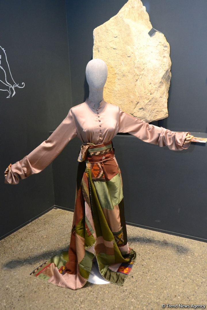 В Баку представлена оригинальная экспозиция устойчивой моды - будущее текстиля (ФОТО)