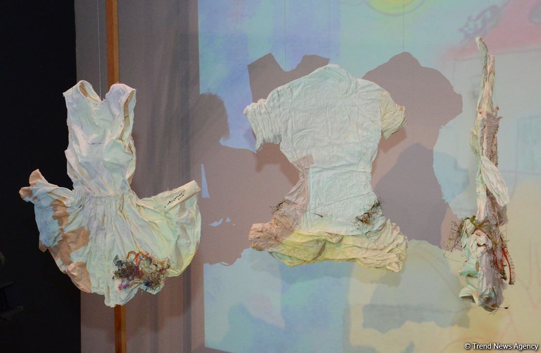 В Баку представлена оригинальная экспозиция устойчивой моды - будущее текстиля (ФОТО)