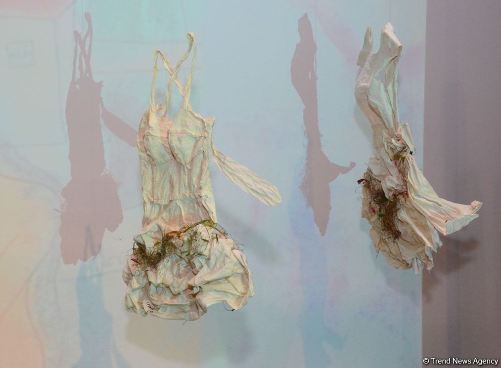 В Баку представлена оригинальная экспозиция устойчивой моды - будущее текстиля (ФОТО)
