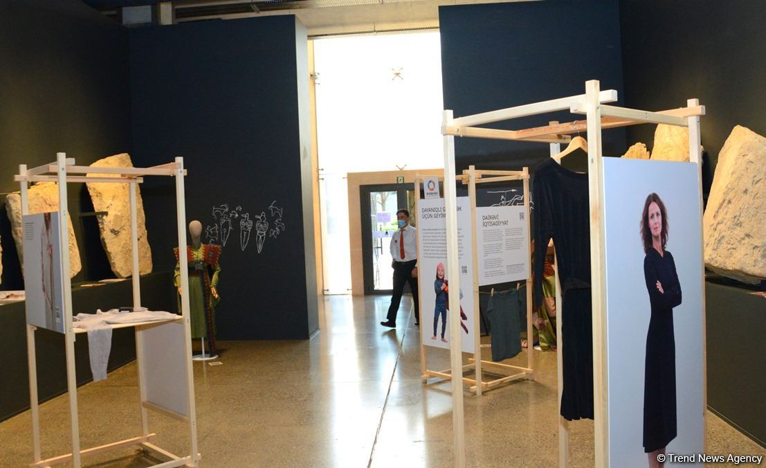 В Баку представлена оригинальная экспозиция устойчивой моды - будущее текстиля (ФОТО)