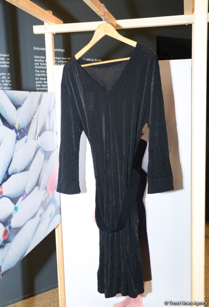 В Баку представлена оригинальная экспозиция устойчивой моды - будущее текстиля (ФОТО)