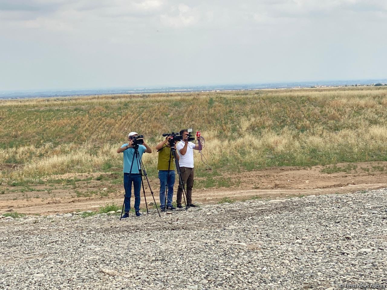 Организован медиа-тур в воинские части модульного типа на освобожденных территориях Азербайджана (ФОТО)