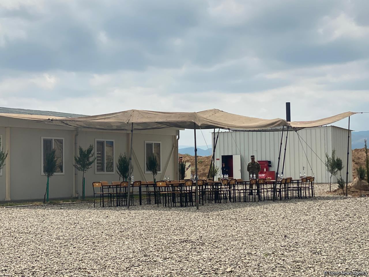 Организован медиа-тур в воинские части модульного типа на освобожденных территориях Азербайджана (ФОТО)