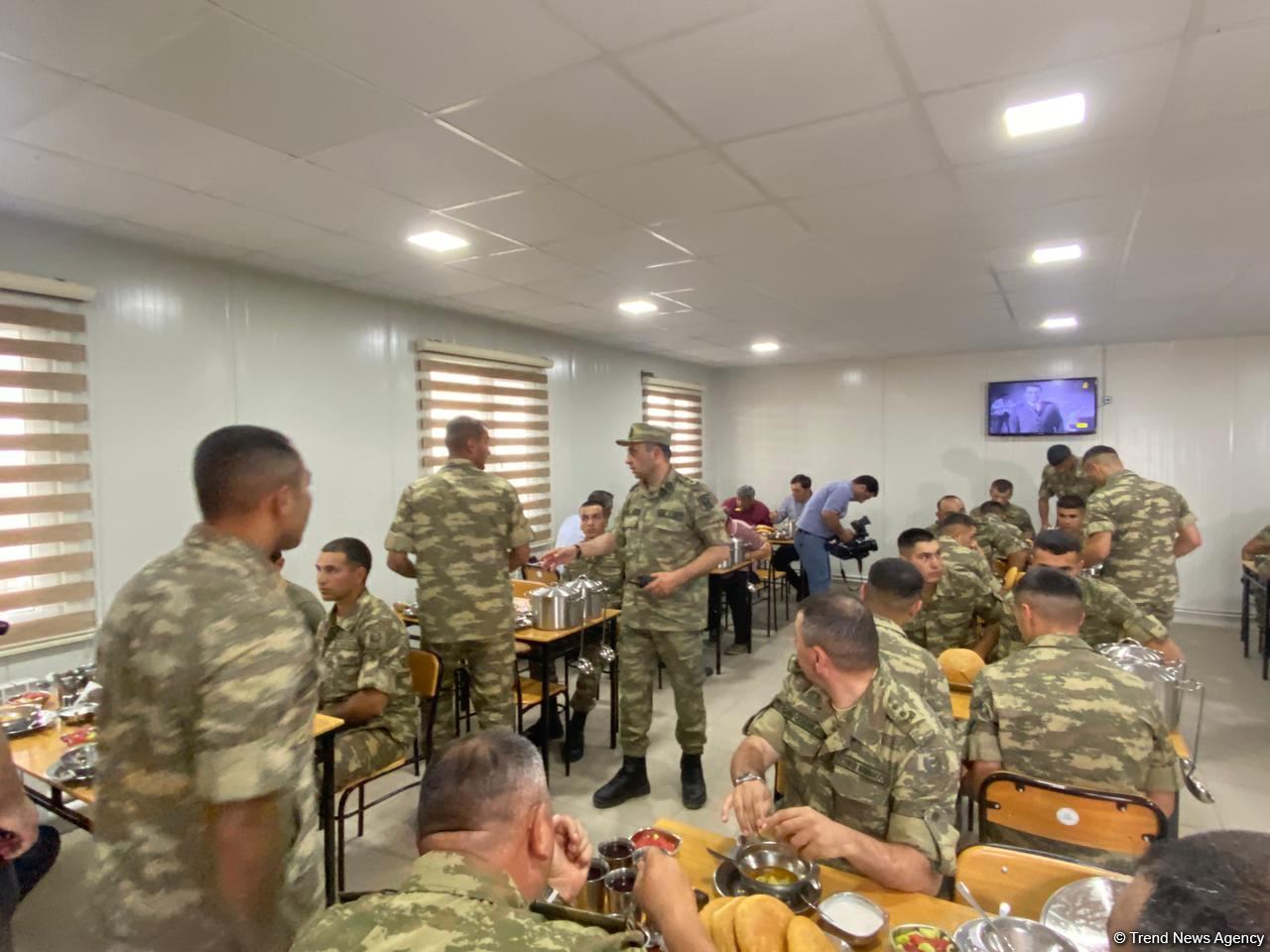 Организован медиа-тур в воинские части модульного типа на освобожденных территориях Азербайджана (ФОТО)