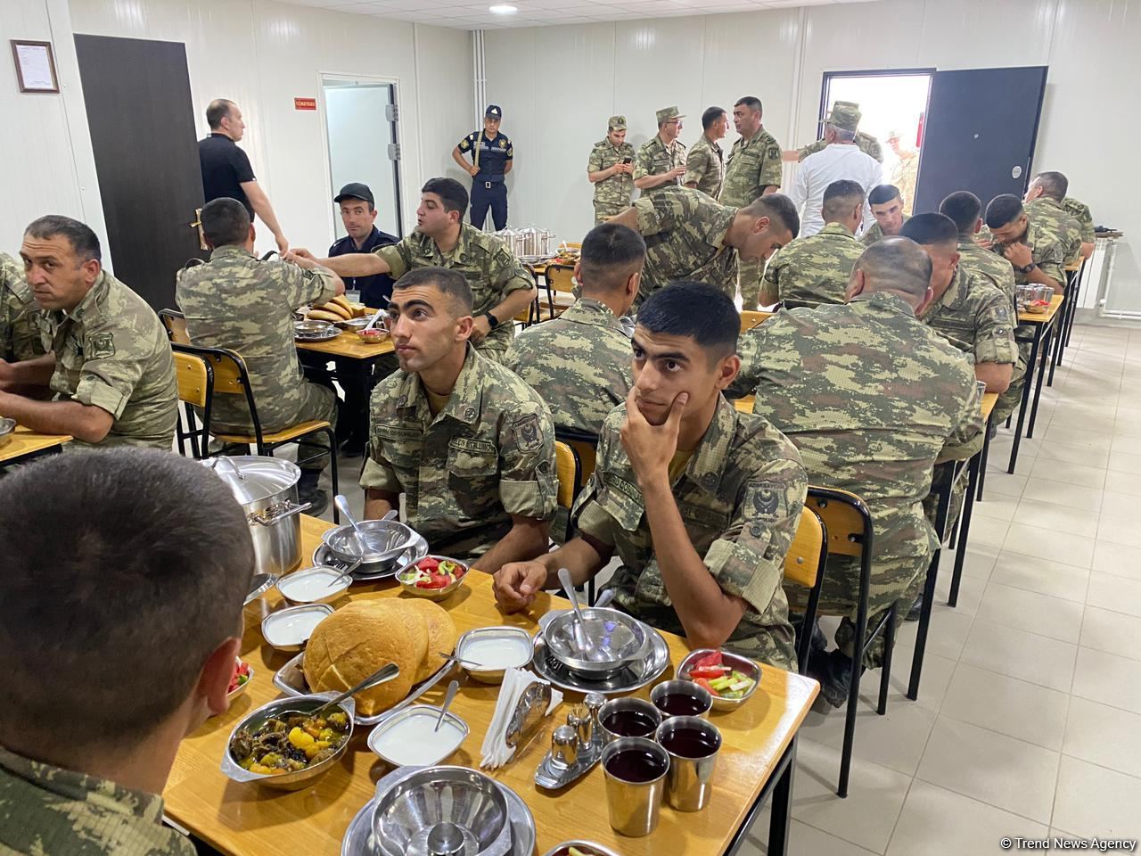 Организован медиа-тур в воинские части модульного типа на освобожденных территориях Азербайджана (ФОТО)