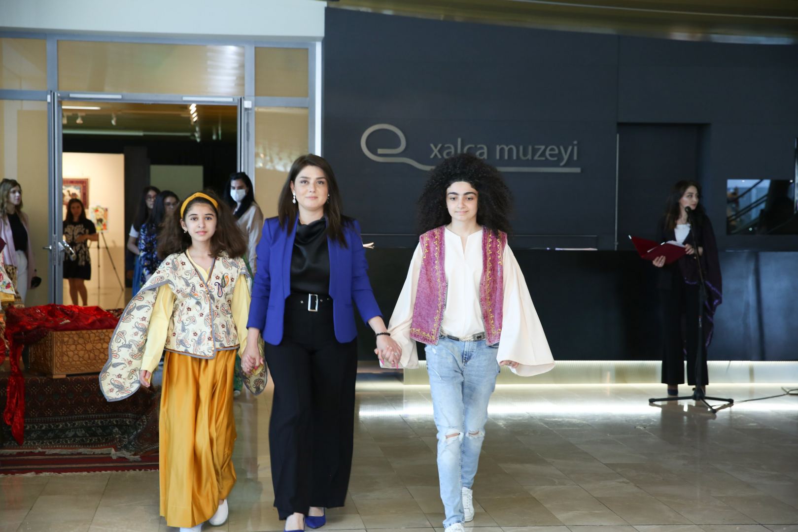 В Баку прошел показ мод из бабушкиного сундука (ФОТО)