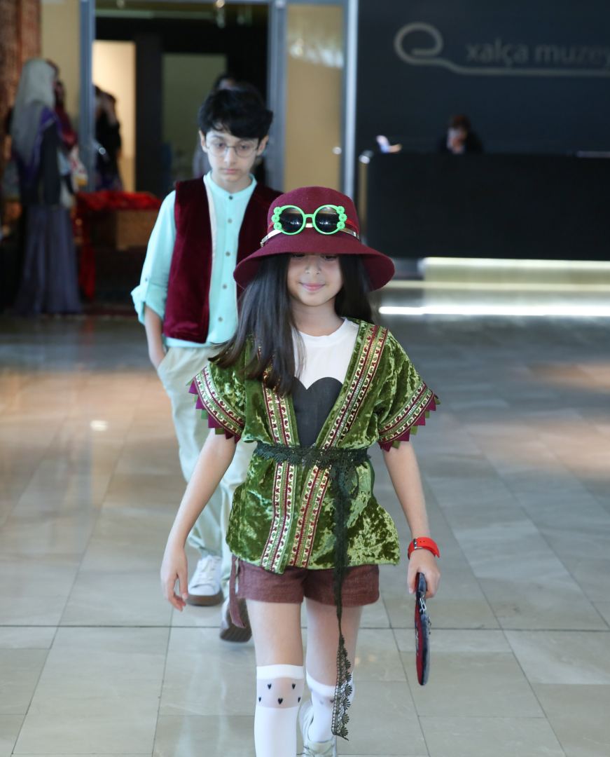 В Баку прошел показ мод из бабушкиного сундука (ФОТО)