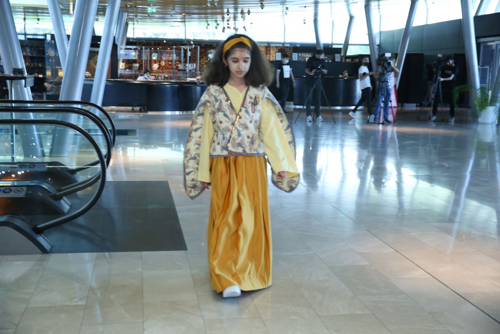 В Баку прошел показ мод из бабушкиного сундука (ФОТО)