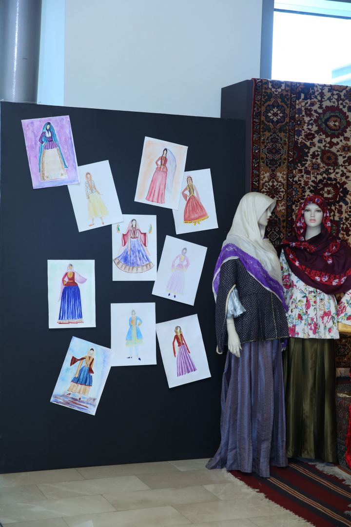 В Баку прошел показ мод из бабушкиного сундука (ФОТО)