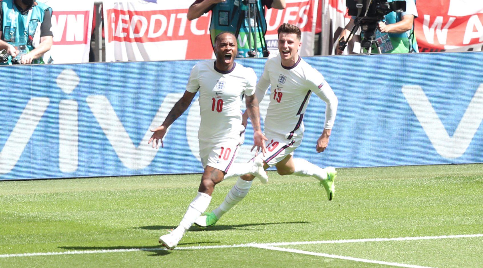 Сборная Англии стартовала на чемпионате Европы по футболу с победы над командой Хорватии
