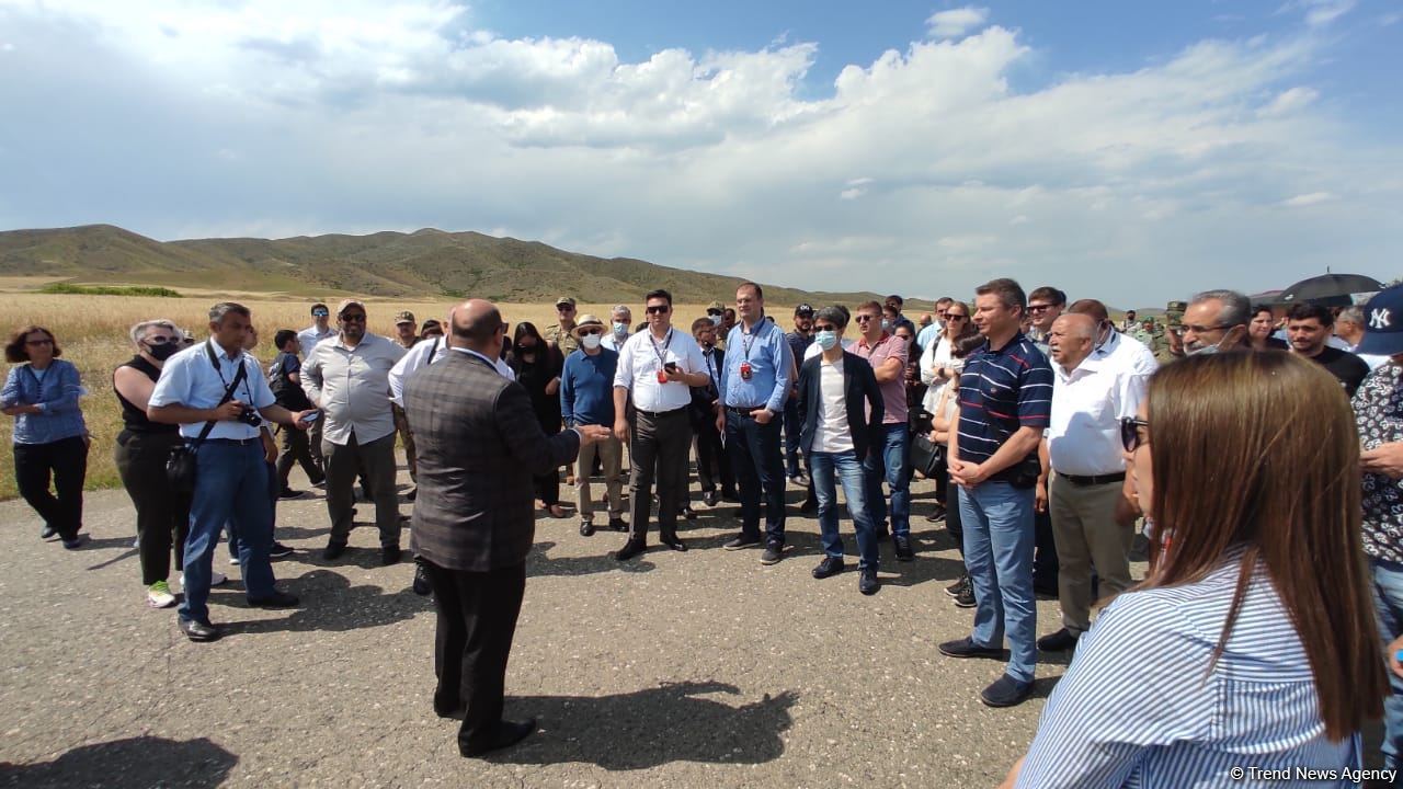 Началась поездка представителей дипломатического корпуса в Агдам (ФОТО)