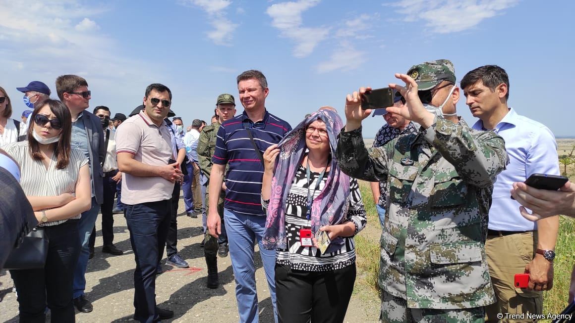 Началась поездка представителей дипломатического корпуса в Агдам (ФОТО)