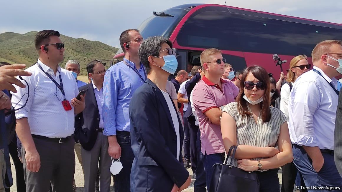 Началась поездка представителей дипломатического корпуса в Агдам (ФОТО)