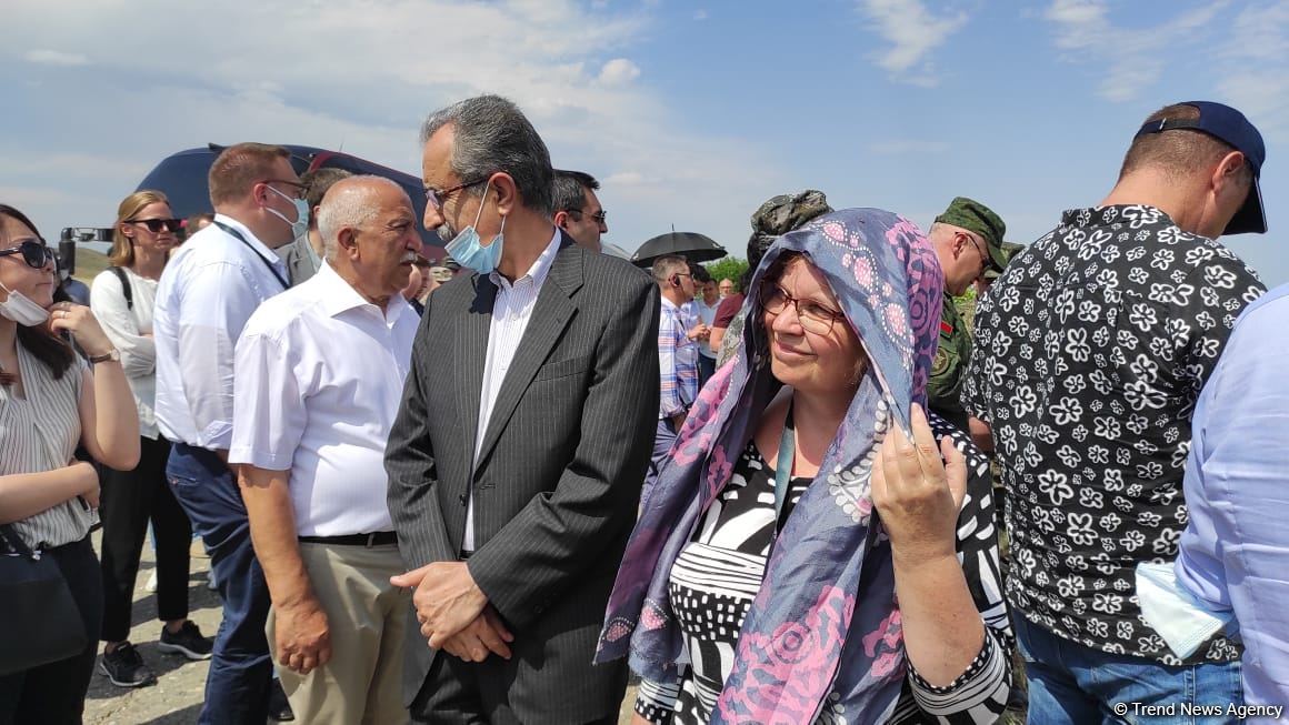Началась поездка представителей дипломатического корпуса в Агдам (ФОТО)