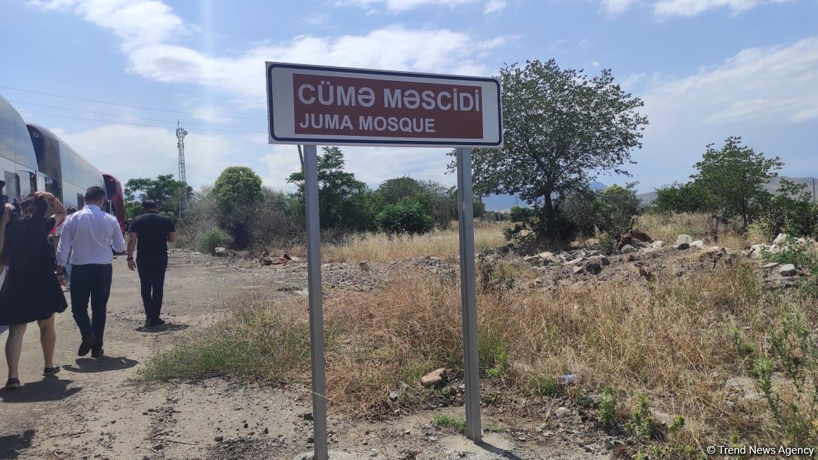 Представители зарубежного дипкорпуса ознакомились с вандализмом, совершенным армянами в Джума-мечети в Агдаме