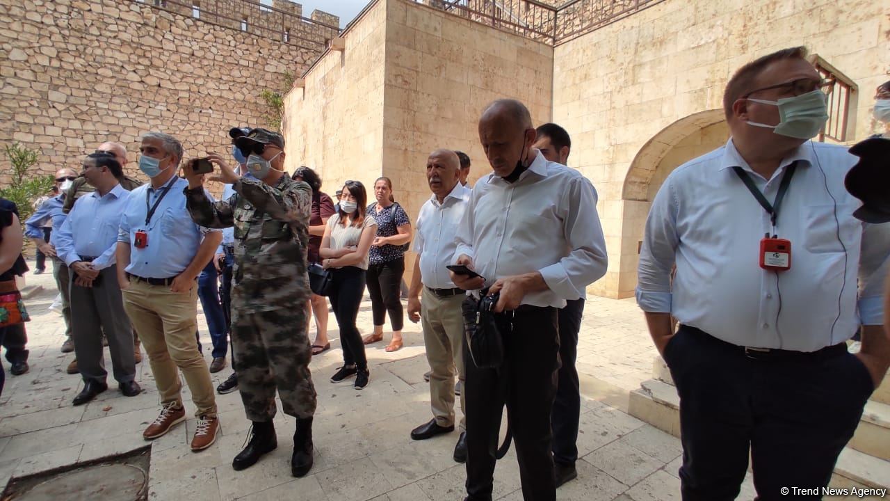 Иностранные дипломаты посетили в Агдаме место будущего Нагорного парка и крепость Шахбулаг (ФОТО)