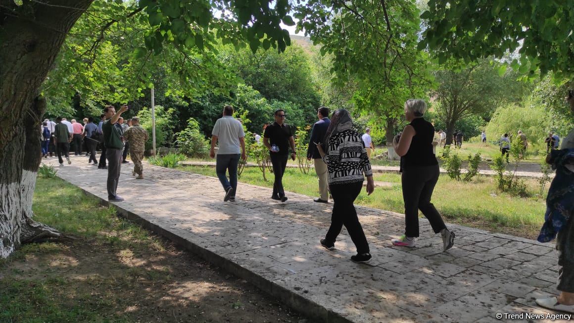 Иностранные дипломаты посетили в Агдаме место будущего Нагорного парка и крепость Шахбулаг (ФОТО)