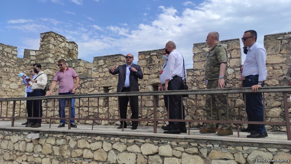 Иностранные дипломаты посетили в Агдаме место будущего Нагорного парка и крепость Шахбулаг (ФОТО)