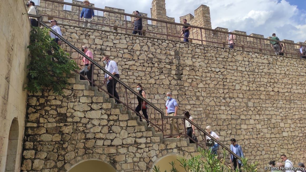 Иностранные дипломаты посетили в Агдаме место будущего Нагорного парка и крепость Шахбулаг (ФОТО)