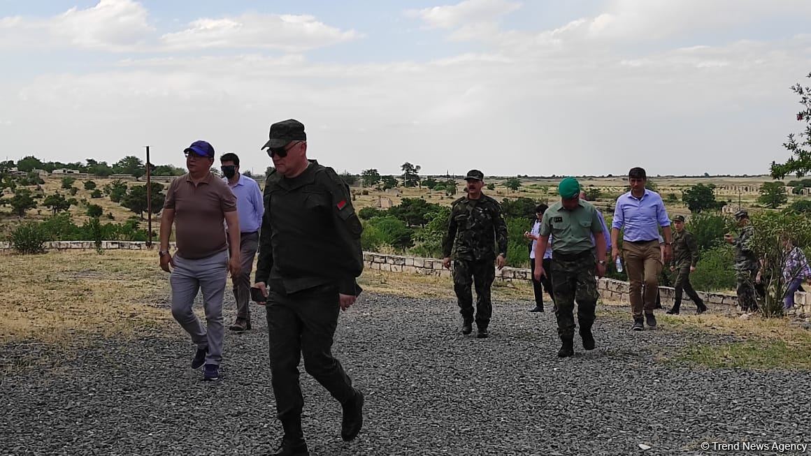 Иностранные дипломаты посетили в Агдаме место будущего Нагорного парка и крепость Шахбулаг (ФОТО)