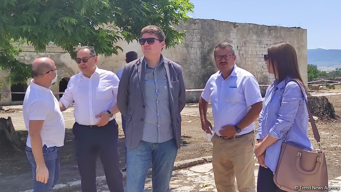 Началась поездка представителей дипломатического корпуса в Агдам (ФОТО)