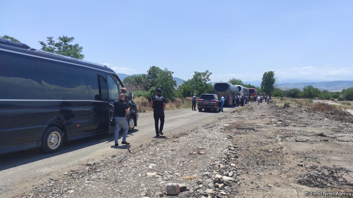 Началась поездка представителей дипломатического корпуса в Агдам (ФОТО)