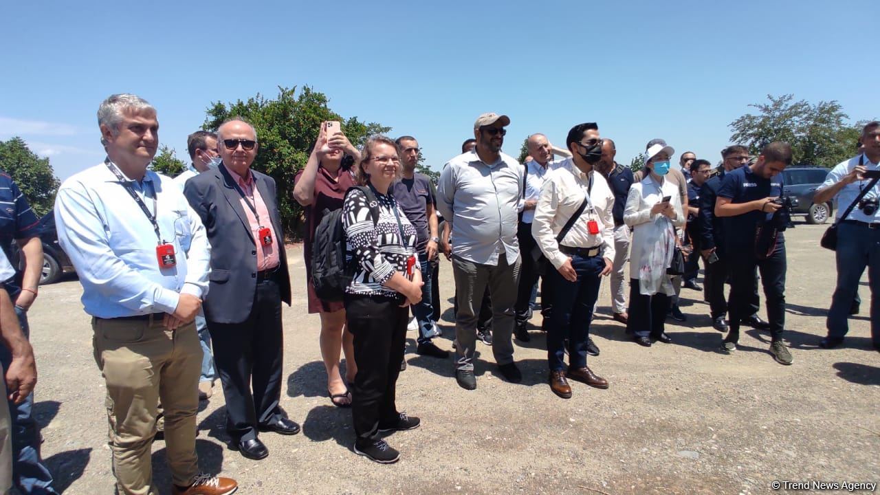 Началась поездка представителей дипломатического корпуса в Агдам (ФОТО)