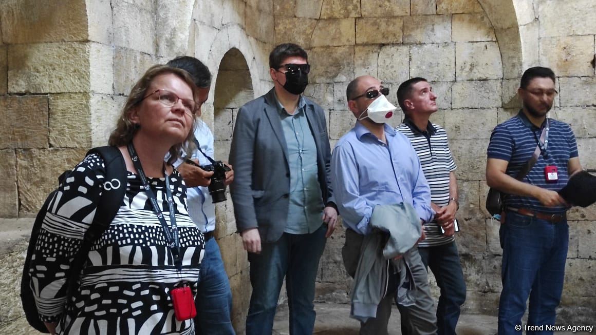 Иностранные дипломаты посетили разрушенный армянами комплекс «Имарет» в Агдаме (ФОТО)