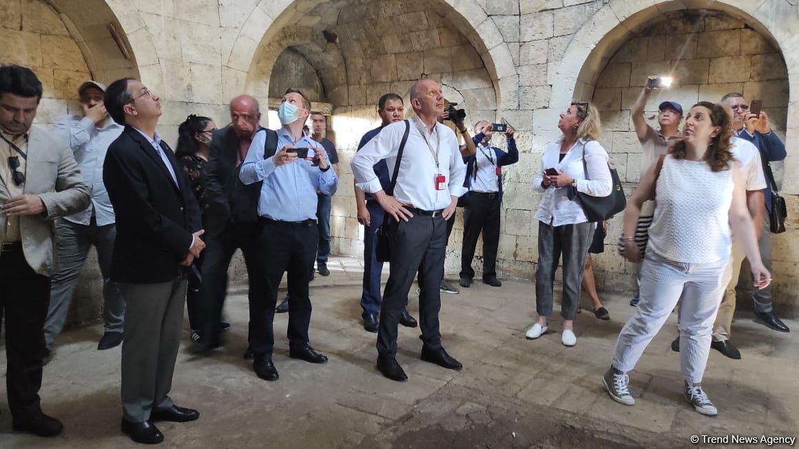 Иностранные дипломаты посетили разрушенный армянами комплекс «Имарет» в Агдаме (ФОТО)