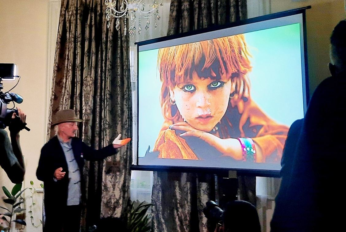 В Баку представлена выставка работ всемирно известного фотографа Резы Дегати об Афганистане (ФОТО)