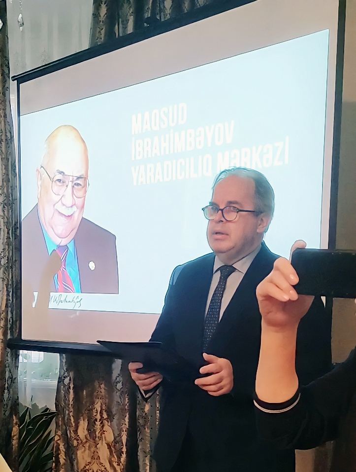 В Баку представлена выставка работ всемирно известного фотографа Резы Дегати об Афганистане (ФОТО)