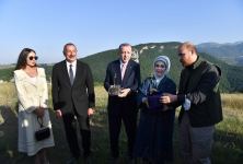 Президенты Ильхам Алиев и Реджеп Тайип Эрдоган с супругами присутствовали на показе композиции "Музыкальное наследие и карабахские кони на Джыдыр дюзю", организованном Фондом Гейдара Алиева (ФОТО/ВИДЕО)