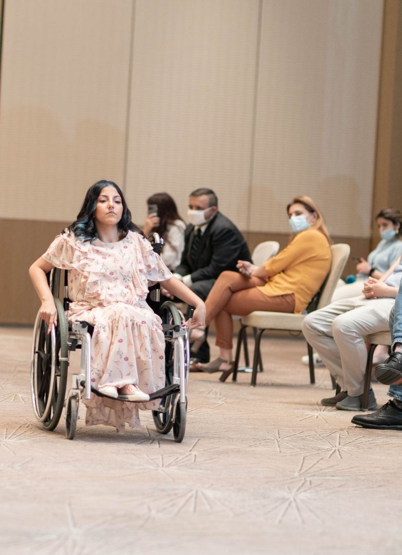 В Баку прошло дефиле адаптивной моды – мир красоты без границ и с удобством (ВИДЕО, ФОТО)