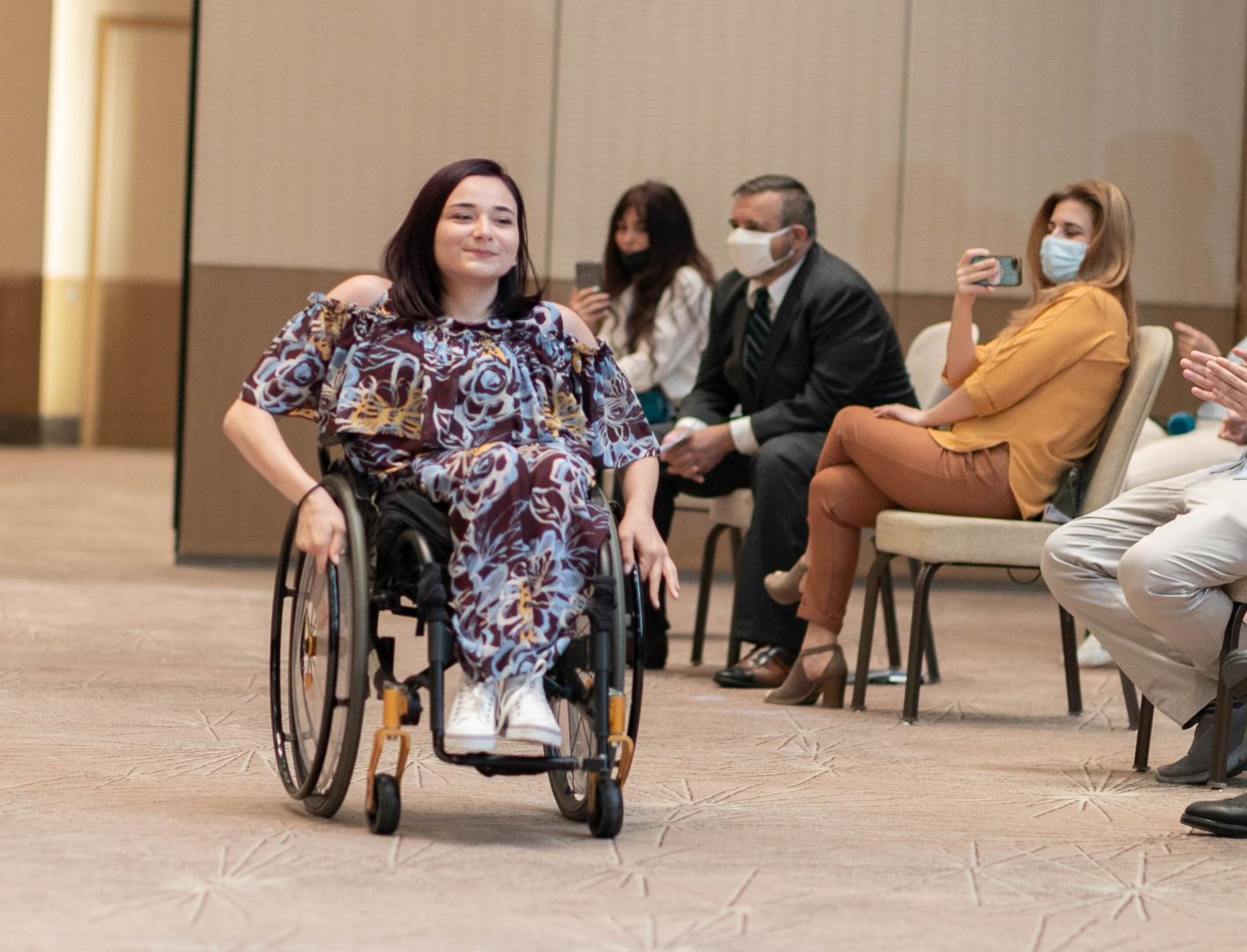 В Баку прошло дефиле адаптивной моды – мир красоты без границ и с удобством (ВИДЕО, ФОТО)