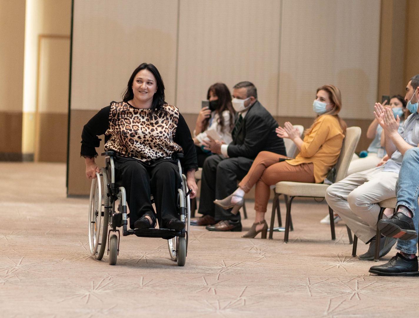 В Баку прошло дефиле адаптивной моды – мир красоты без границ и с удобством (ВИДЕО, ФОТО)