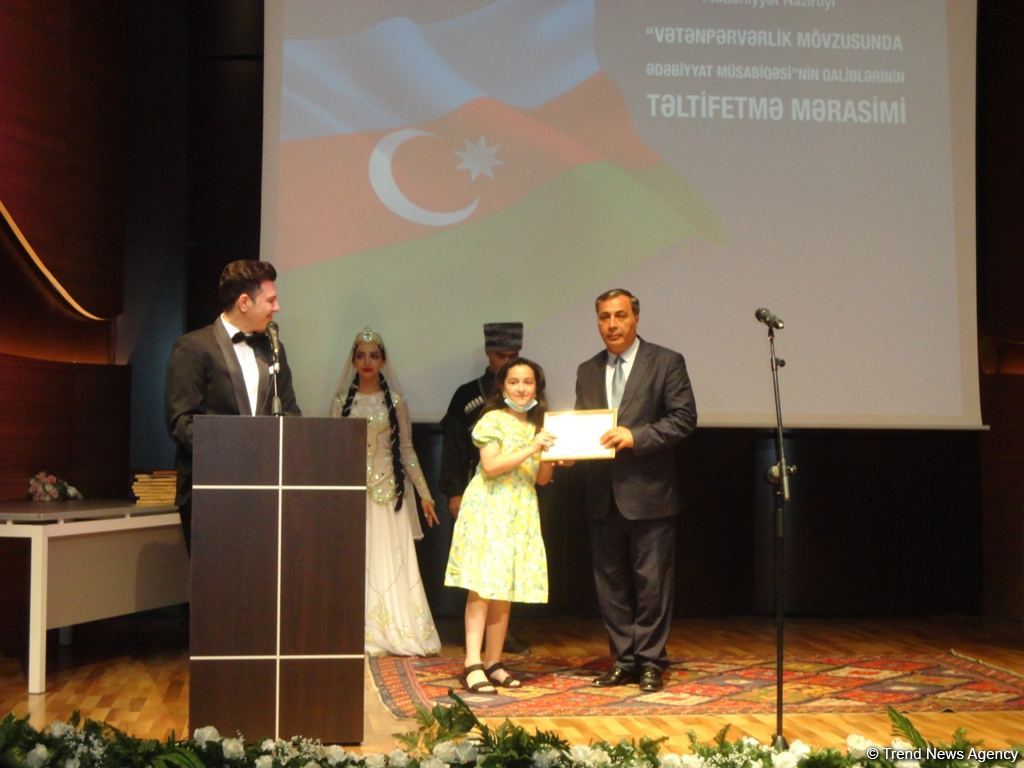 Министр культуры Азербайджана наградил победителей конкурса на патриотическую тему (ФОТО)